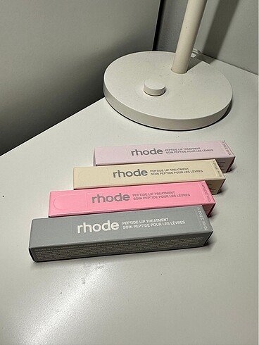  Beden Rhode Lip treatment