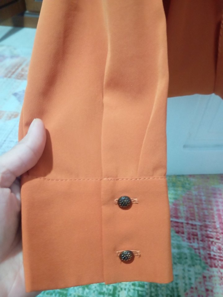 Saten V Yakalı Kadın Bluz - Görsel 4