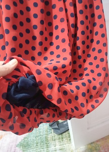 Kırmızı Puantiyeli  Kolsuz Bluz - Görsel 2