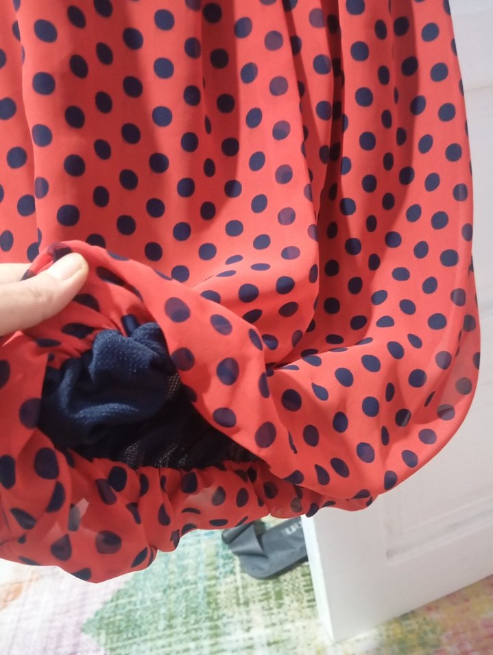 Kırmızı Puantiyeli  Kolsuz Bluz - Görsel 2