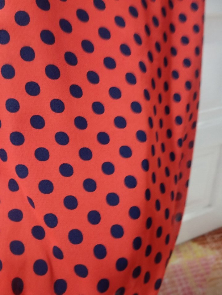 Kırmızı Puantiyeli  Kolsuz Bluz - Görsel 5