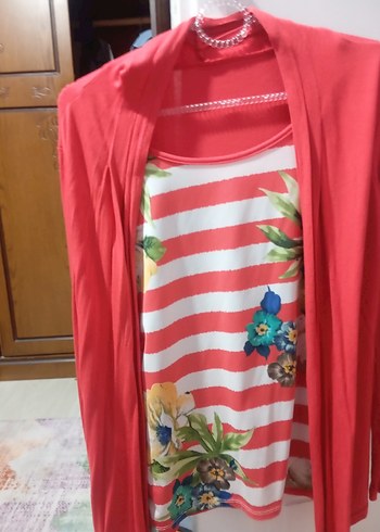 Çiçek Desenli Kırmızı bluz - Görsel 6