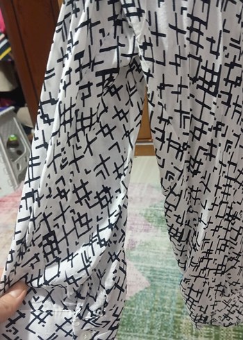 V Yaka Uzun Kollu gömlek - Görsel 2