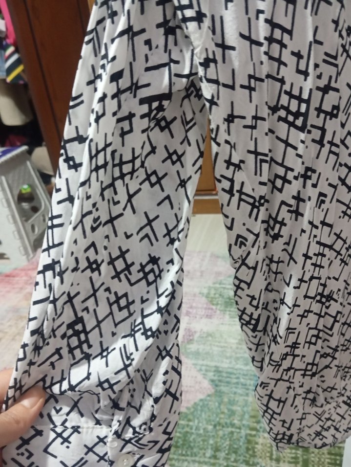 V Yaka Uzun Kollu gömlek - Görsel 2