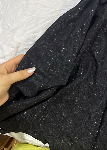 Gülşah Saraçoğlu Siyah Drapeli Uzun V Yaka Gece Elbisesi