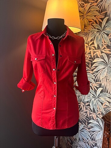 Mavi Jeans MAVİ çıtçıt düğmeli kırmızı gömlek