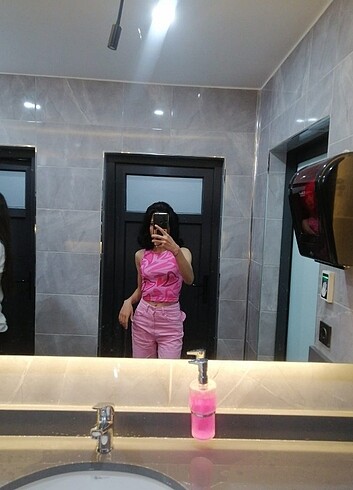 Pembe belden bağlamalı crop