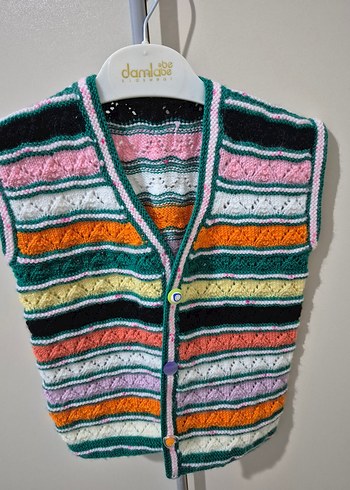 Nakışlı Beyaz Örgü Kolsuz Kız Hırkası - Görsel 3