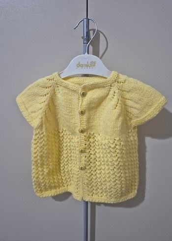 Nakışlı Beyaz Örgü Kolsuz Kız Hırkası - Görsel 2