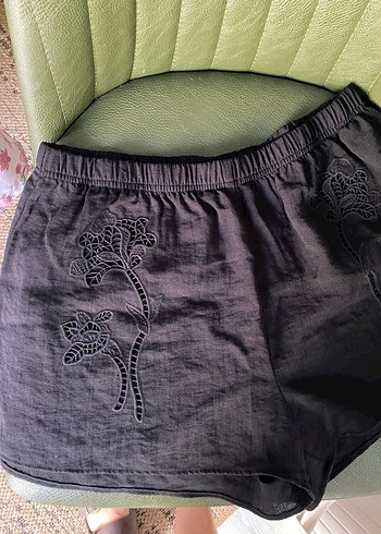 m Beden siyah Renk H&M Nakış İşlemeli Siyah şort