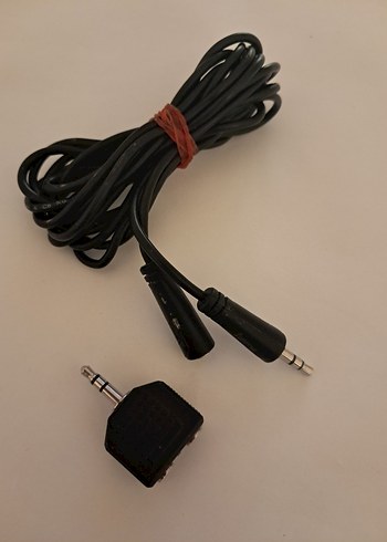 Siyah Ses Kablosu ve Adaptör