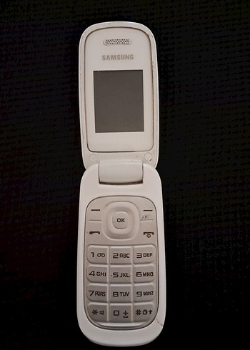 Samsung Beyaz Kapaklı Telefon