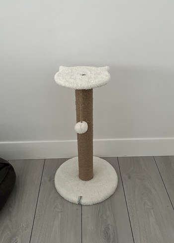 Beyaz Kedi Tırmalama Tahtası ve Oyun Topu