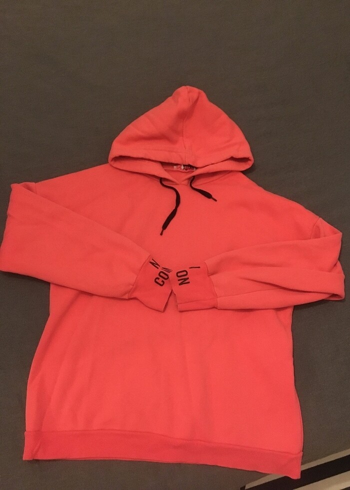 Arkası yazıılı sweatshirt - Görsel 2