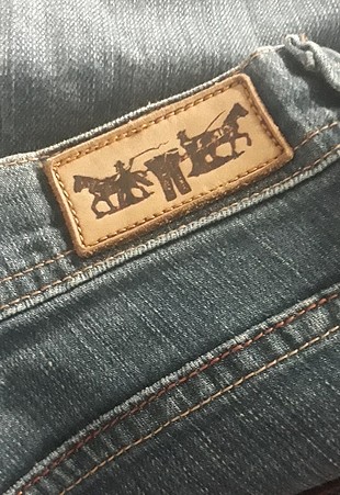 32 Beden mavi Renk levi's kot