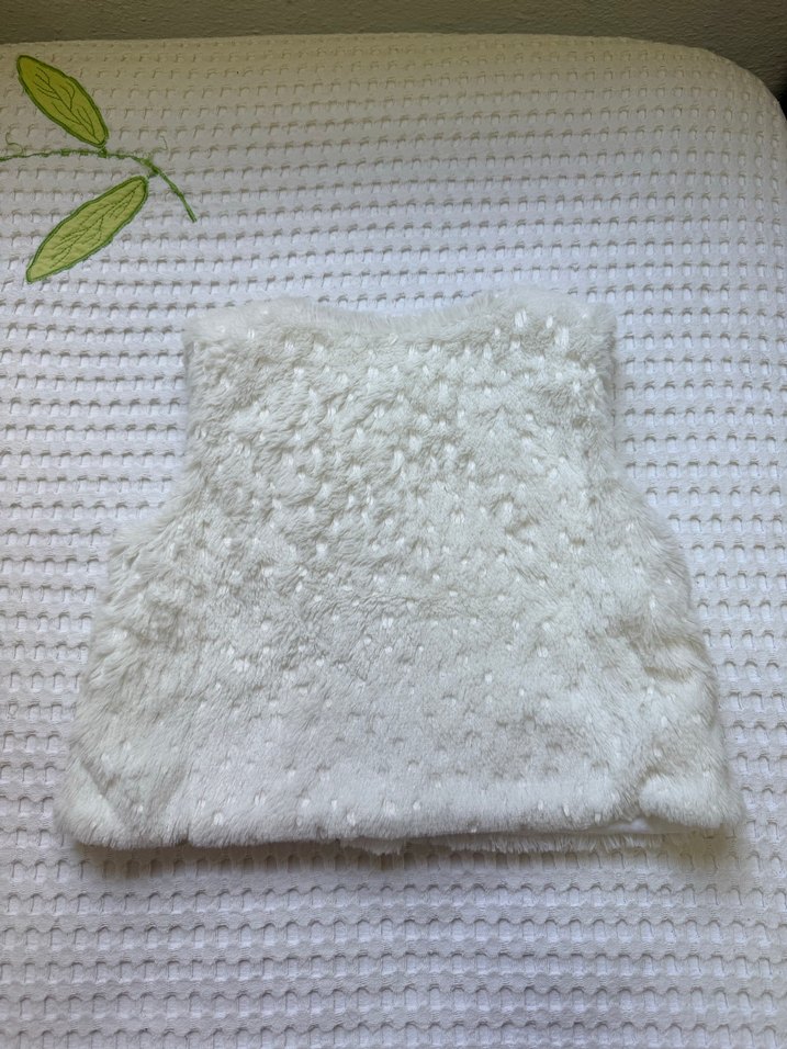 Kız Çocuk Beyaz Kürklü Kolsuz Yelek - Görsel 4