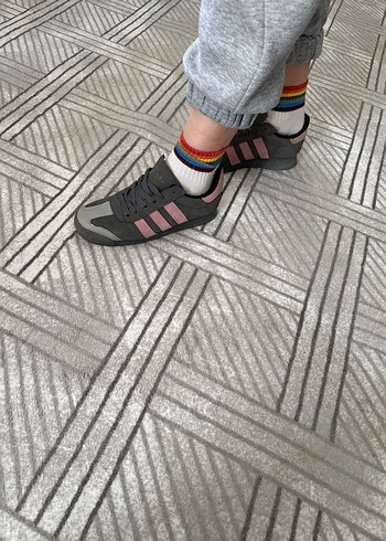 Gri Kadın Spor Ayakkabı - Şık ve Rahat - Görsel 5