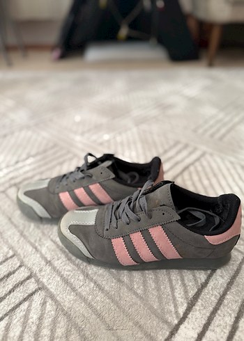 Gri Kadın Spor Ayakkabı - Şık ve Rahat - Görsel 2