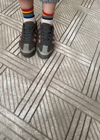 Gri Kadın Spor Ayakkabı - Şık ve Rahat - Görsel 4