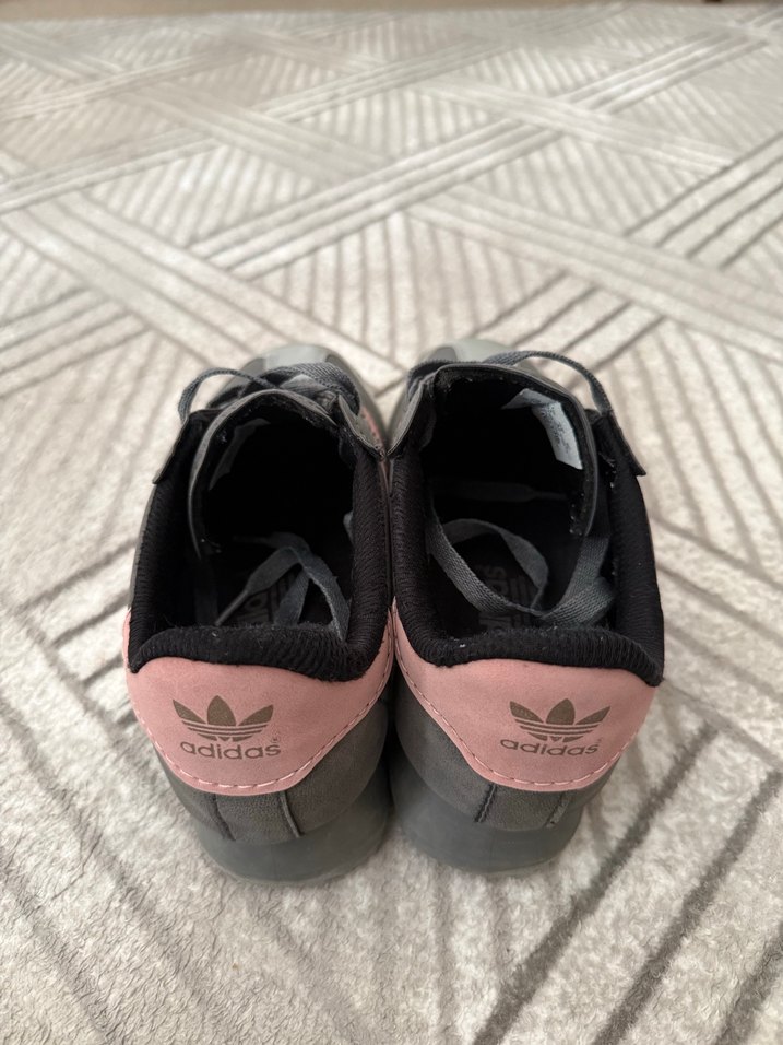 Gri Kadın Spor Ayakkabı - Şık ve Rahat - Görsel 3