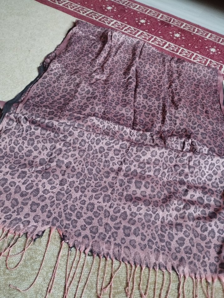 Leopar Desenli Kadın Şal - Görsel 3