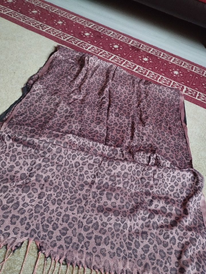 Leopar Desenli Kadın Şal - Görsel 4