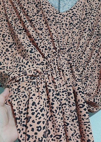 Leopar Desenli V Yaka Kısa Kollu Bluz - Görsel 3