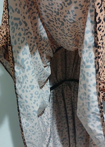 Leopar Desenli V Yaka Kısa Kollu Bluz - Görsel 5