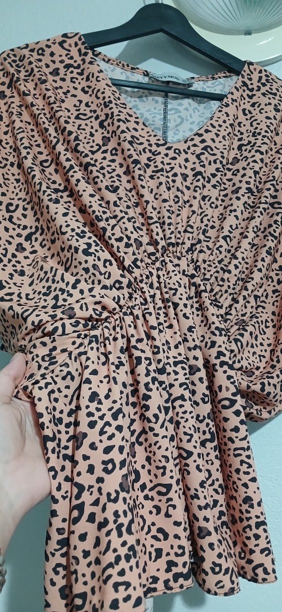 Leopar Desenli V Yaka Kısa Kollu Bluz - Görsel 3