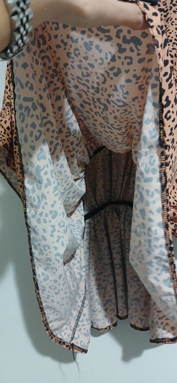 Leopar Desenli V Yaka Kısa Kollu Bluz - Görsel 5