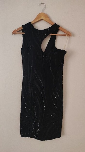 Siyah payetli kısa elbise
