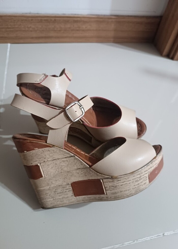 Dolgu topuk sandalet  - Görsel 3