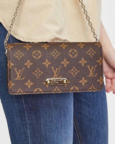 Louis Vuitton Wallet on chain Lily
