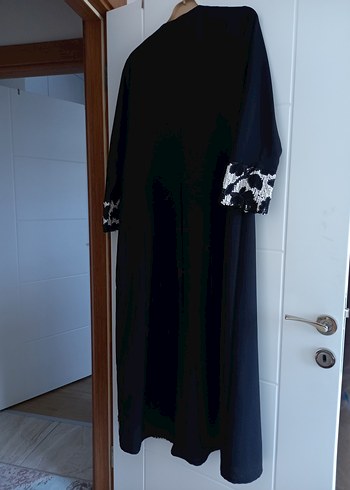 Drapeli Siyah Desenli Uzun Kadın  ferace - Görsel 2