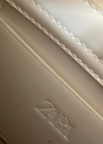 Zara Zara Beyaz Deri Nakışlı Fermuarlı Çanta