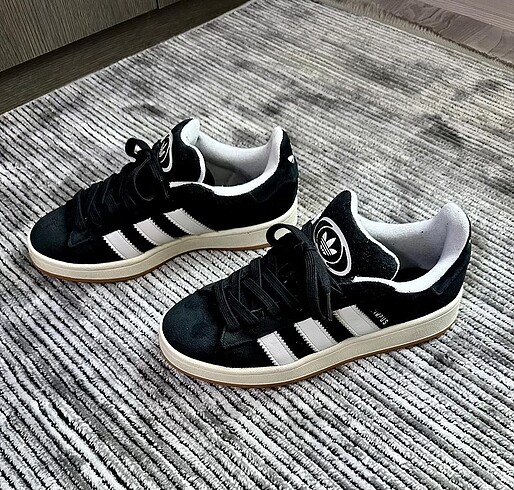 Adidas campus