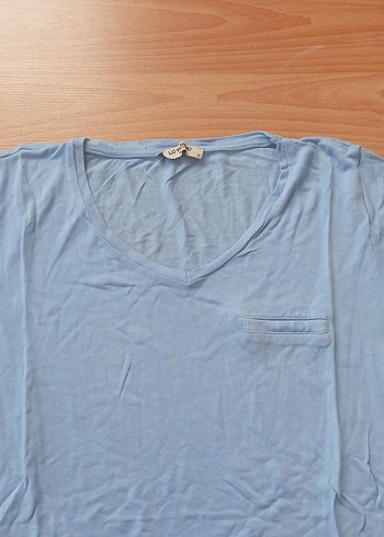 Mavi V Yakalı Kısa Kollu Kadın Tişört - Görsel 2