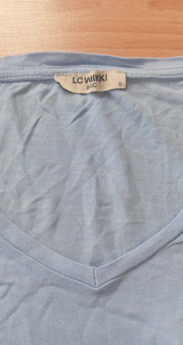 Mavi V Yakalı Kısa Kollu Kadın Tişört - Görsel 3