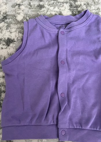 Mor Düğmeli Kolsuz Kız Yeleği - Görsel 2