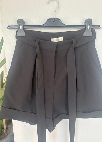 Siyah Kemerli Yüksek Bel Mini Şort - Görsel 2