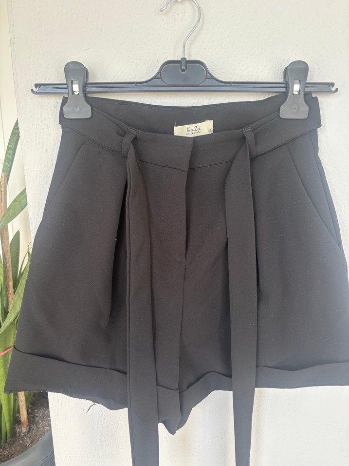 Siyah Kemerli Yüksek Bel Mini Şort - Görsel 2