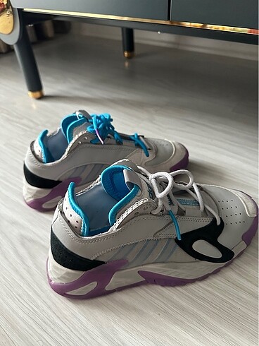 37,5 Beden Adidas spor ayakkabı