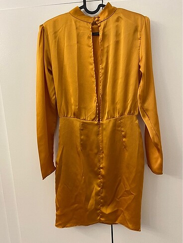 Sırt detaylı saten elbise - Görsel 6