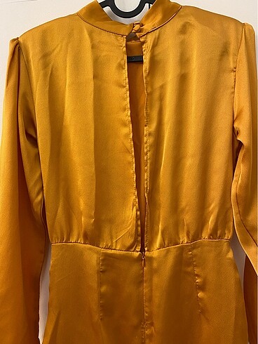 Sırt detaylı saten elbise - Görsel 7