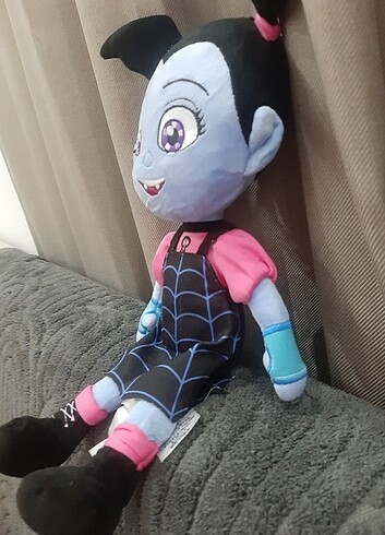 Anime. Disney orjinal. Vampirina