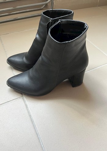 Siyah Deri Stiletto Topuklu Bot