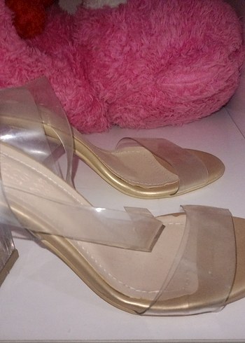 Zara Bej Şeffaf Bantlı 9 cm Topuklu Kadın Ayakkabı