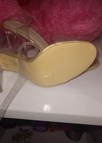 37 Beden Bej Şeffaf Bantlı 9 cm Topuklu Kadın Ayakkabı