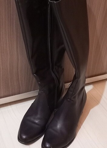 Zara Siyah topuklu çizme