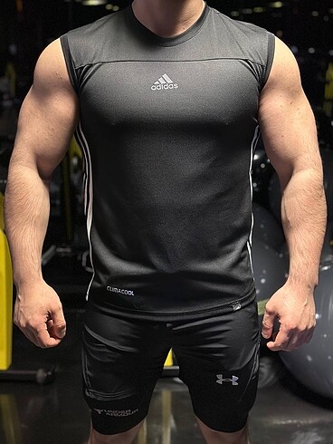 Biyeli siyah spor erkek tshirt